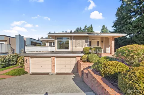 10520 NE 52nd St, Kirkland, WA 98033