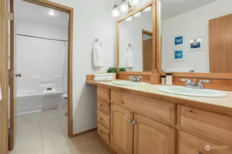 Bath - 18819 1st Pl W, Bothell, WA 98012 photo 5 of 5