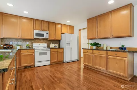 Kitchen - 18819 1st Pl W, Bothell, WA 98012 photo 3 of 3