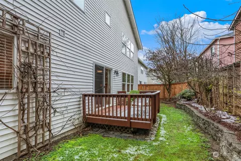 Exterior - 18819 1st Pl W, Bothell, WA 98012 photo 3 of 4