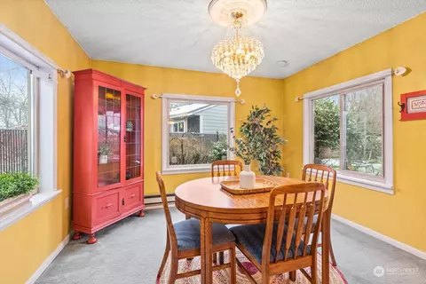 Dining - 9730 Sharon Dr, Everett, WA 98204 photo 2 of 4