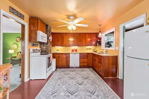 Kitchen - 9730 Sharon Dr, Everett, WA 98204 photo 1 of 4