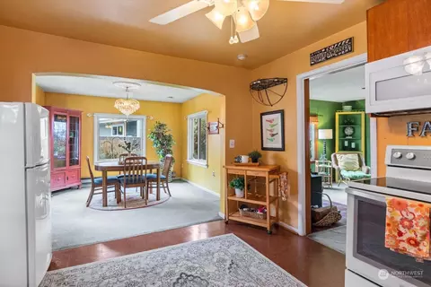 Living - 9730 Sharon Dr, Everett, WA 98204 photo 6 of 6
