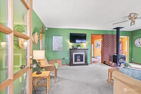 Living - 9730 Sharon Dr, Everett, WA 98204 photo 1 of 6