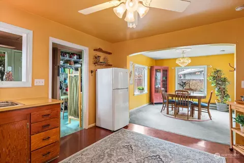 Kitchen - 9730 Sharon Dr, Everett, WA 98204 photo 4 of 4