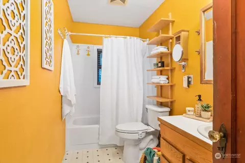 Bath - 9730 Sharon Dr, Everett, WA 98204 photo 1 of 2
