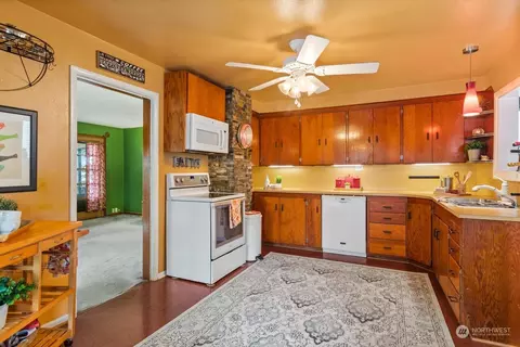 Kitchen - 9730 Sharon Dr, Everett, WA 98204 photo 3 of 4