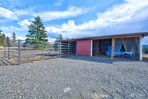 Exterior - 1950 Central Rd, Everson, WA 98247 photo 8 of 10