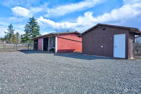 Exterior - 1950 Central Rd, Everson, WA 98247 photo 7 of 10