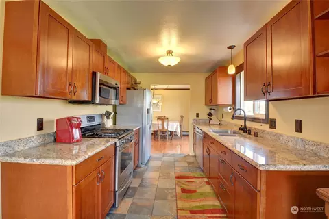 Kitchen - 1950 Central Rd, Everson, WA 98247 photo 2 of 2