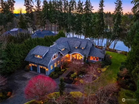 10462 NE Country Club Rd, Bainbridge Island, WA 98110