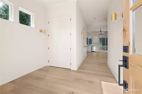 Entry Way - 11618 SE 35th Ave #A, Everett, WA 98208 photo 1 of 3