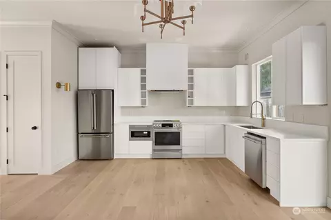 Kitchen - 11618 SE 35th Ave #A, Everett, WA 98208 photo 4 of 4