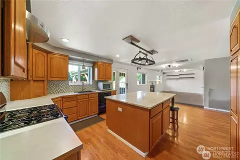 Kitchen - 2507 Harmony Ln, Enumclaw, WA 98022 photo 3 of 4