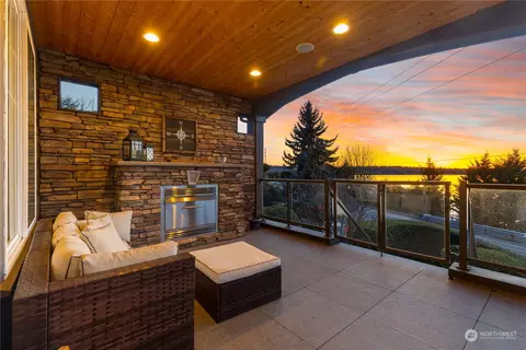 3318 Lake Washington Blvd N, Renton, WA 98056