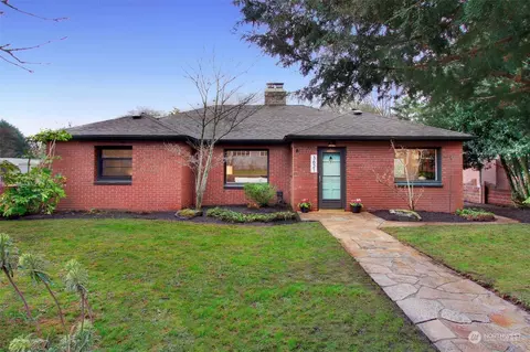 3621 NE 110th St, Seattle, WA 98125