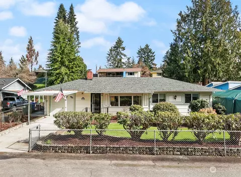2305 Oak Dr, Steilacoom, WA 98388