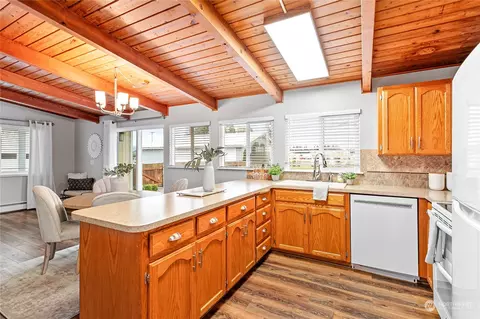 Kitchen - 499 E Pole Rd, Lynden, WA 98264 photo 1 of 3