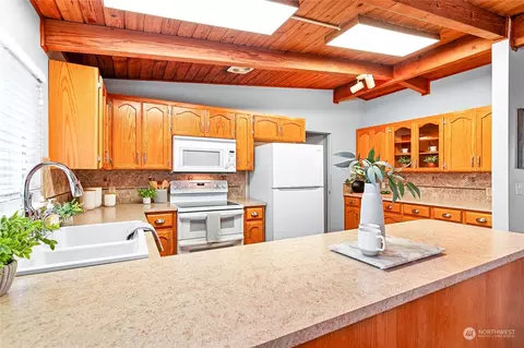 Kitchen - 499 E Pole Rd, Lynden, WA 98264 photo 3 of 3