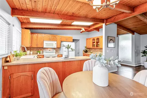 Dining - 499 E Pole Rd, Lynden, WA 98264 photo 5 of 6