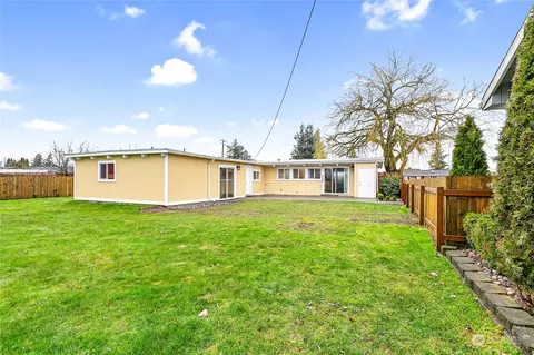 Exterior - 499 E Pole Rd, Lynden, WA 98264 photo 4 of 10