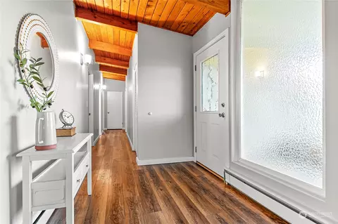 Entry Way - 499 E Pole Rd, Lynden, WA 98264 photo 1 of 2