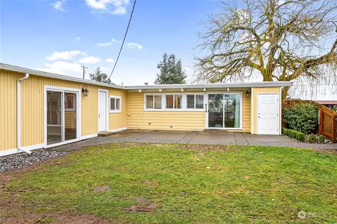 Exterior - 499 E Pole Rd, Lynden, WA 98264 photo 3 of 10