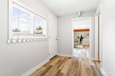 Entry Way - 499 E Pole Rd, Lynden, WA 98264 photo 2 of 2