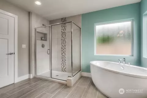 Bath - 302 179th Pl SW, Bothell, WA 98012 photo 3 of 4