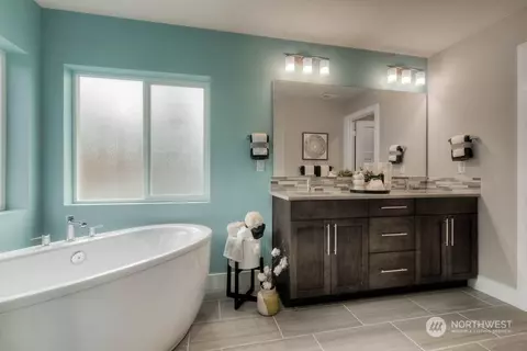 Bath - 302 179th Pl SW, Bothell, WA 98012 photo 2 of 4