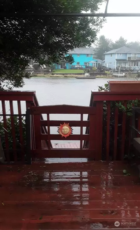 216 Point Brown Ave NE, Ocean Shores, WA 98569
