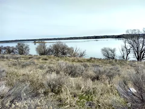 3973 Edwards Dr NE, Moses Lake, WA 98837