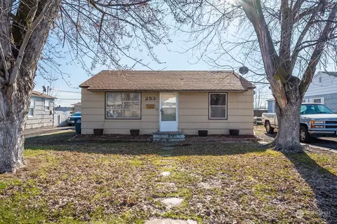 253 Knolls Vista Dr, Moses Lake, WA 98837