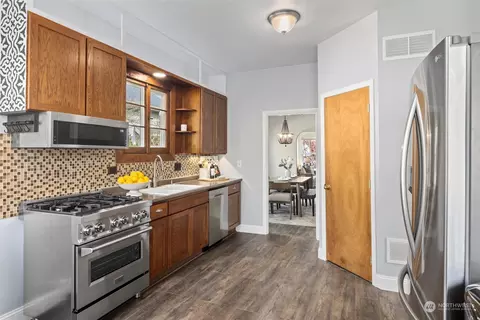 Kitchen - 3706 Wetmore Ave, Everett, WA 98201 photo 2 of 3