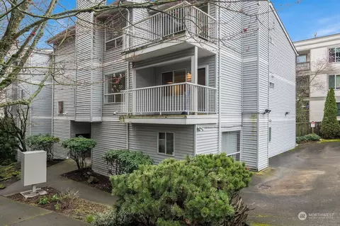 11223 Corliss Ave N #204, Seattle, WA 98133