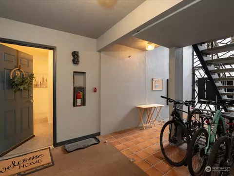 1122 10th Ave E #103, Seattle, WA 98102 photo 23