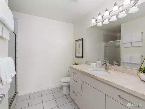 1122 10th Ave E #103, Seattle, WA 98102 photo 17
