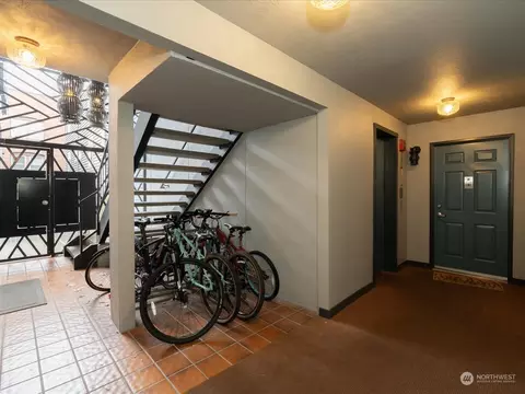 1122 10th Ave E #103, Seattle, WA 98102 photo 24