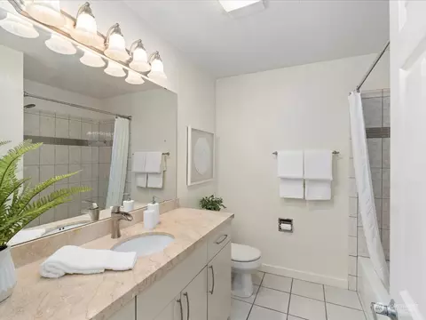 1122 10th Ave E #103, Seattle, WA 98102 photo 20