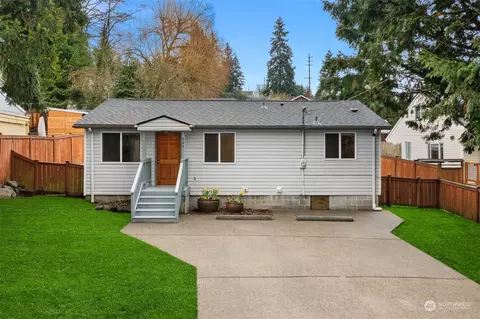 803 NE 105th St, Seattle, WA 98125