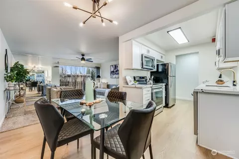 11008 NE 68th St #726, Kirkland, WA 98033