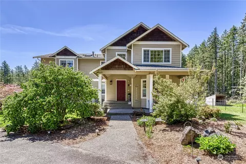 8271 Sesame St NW, Silverdale, WA 98383