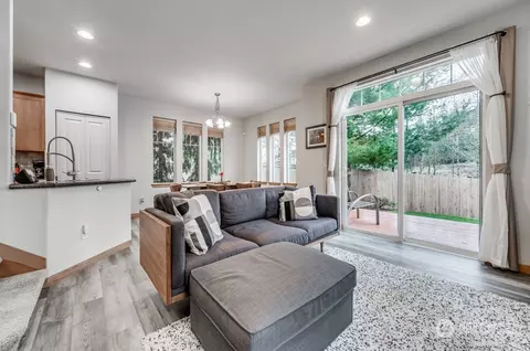 Living - 7510 Broadway #14, Everett, WA 98203 photo 2 of 3