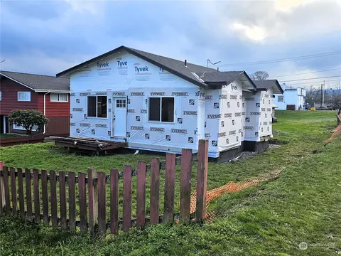 940 W 7th St, Port Angeles, WA 98363