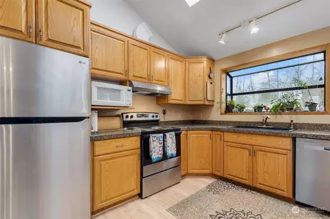 Kitchen - 20615 Brown Rd, Monroe, WA 98272 photo 2 of 3