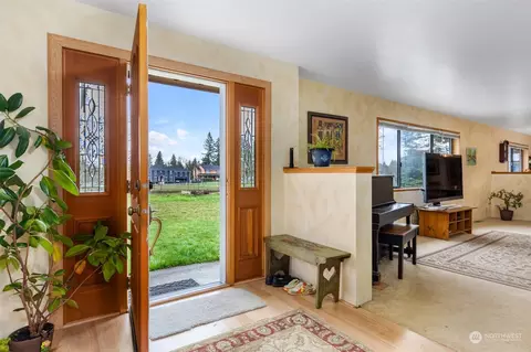 Entry Way - 20615 Brown Rd, Monroe, WA 98272 photo 2 of 2