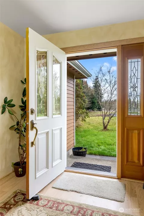 Entry Way - 20615 Brown Rd, Monroe, WA 98272 photo 1 of 2