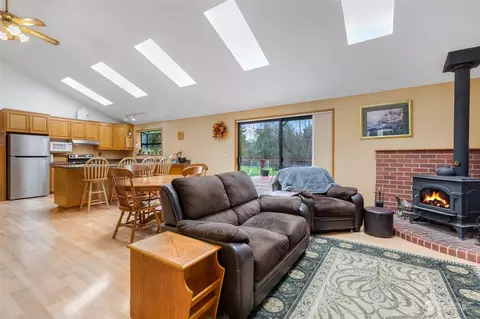 Living - 20615 Brown Rd, Monroe, WA 98272 photo 2 of 2