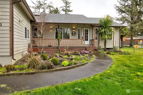 800 Mt Olympus Ave SE, Ocean Shores, WA 98569