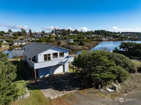 34312 G St, Ocean Park, WA 98640